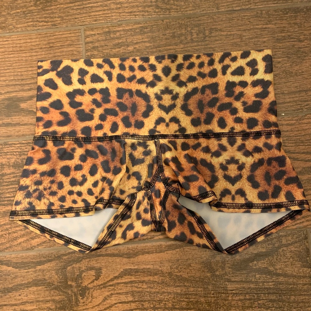 Teeki leopard shorts size S 🐆💖
